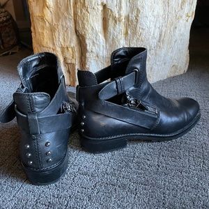 DOLCE VITA STUDDED BOOTS Sz 8.5